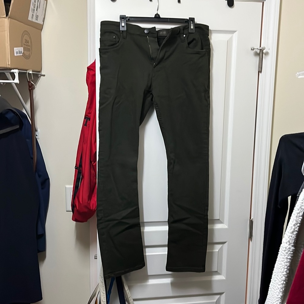 36 x 34 Men’s chino pants dark green, stretchy fabric, never worn
